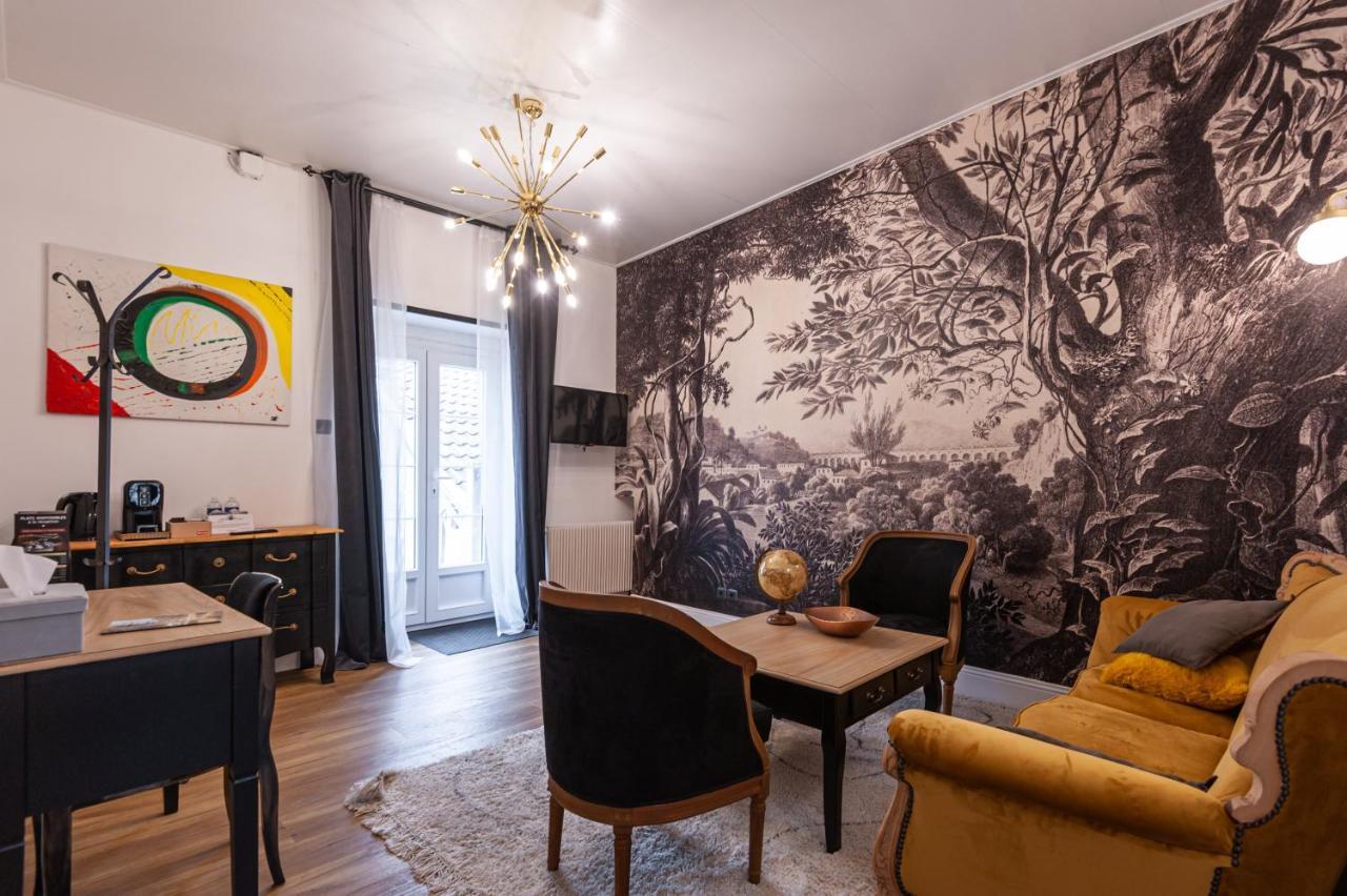 Chateau Des Ayes - Chambres & Suites Saint-Étienne-de-Saint-Geoirs Dış mekan fotoğraf