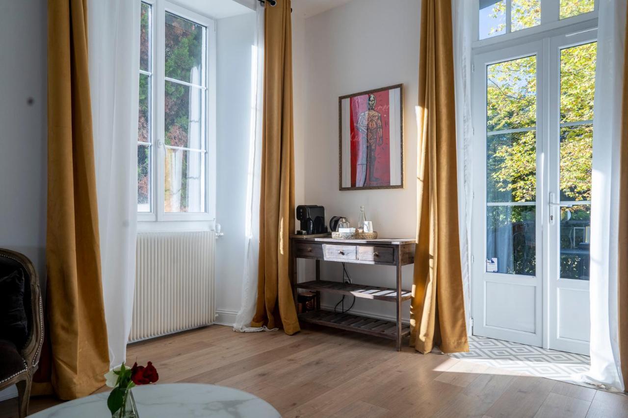 Chateau Des Ayes - Chambres & Suites Saint-Étienne-de-Saint-Geoirs Dış mekan fotoğraf